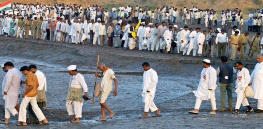 Gandhis-Salt-March-in-Solidifying-National-Unity-The-Background-to-the-Salt-March