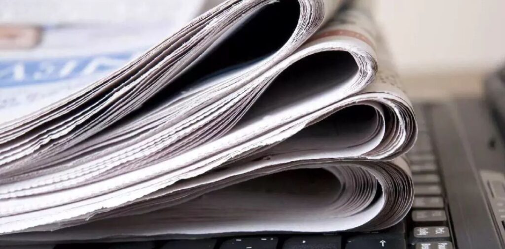The-Role-of-Newspapers-and-Magazines