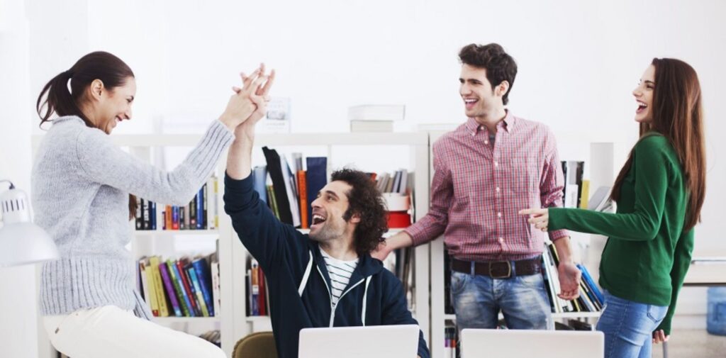 Keep-your-team-motivated-and-informed.