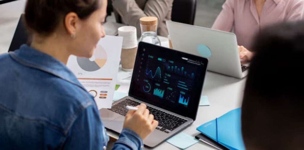 How-AI-Is-Revolutionizing-Remote-Work-in-Real-Time- AI-helps-you-with-Tracking-Productivity-and-Insights.